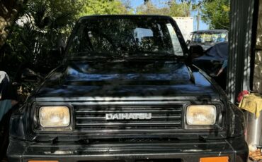 Daihatsu-Rocky-1990-SUV