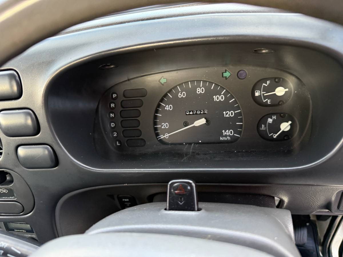 Daihatsu-hijet-1995-white-20