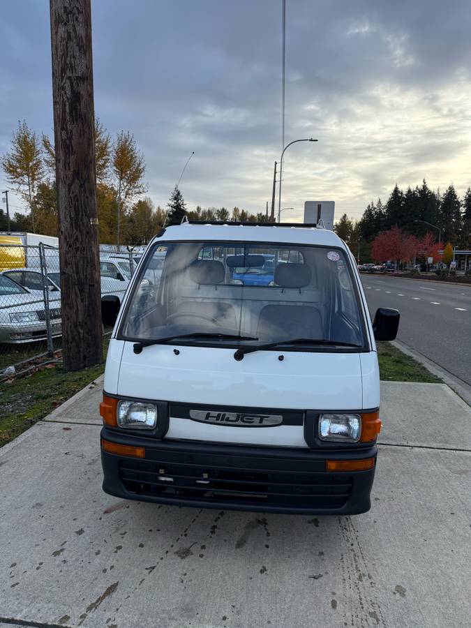 Daihatsu-hijet-1995-white-23
