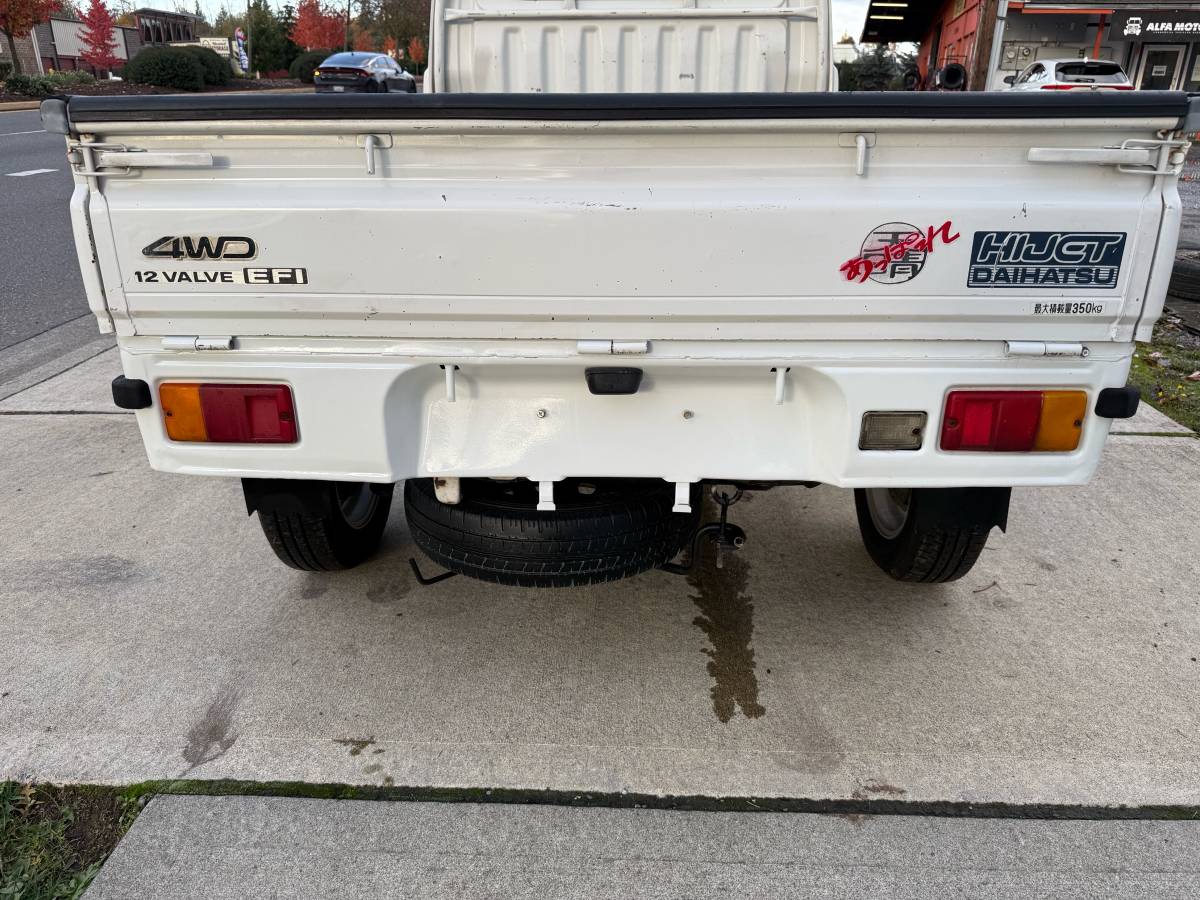 Daihatsu-hijet-1995-white-4