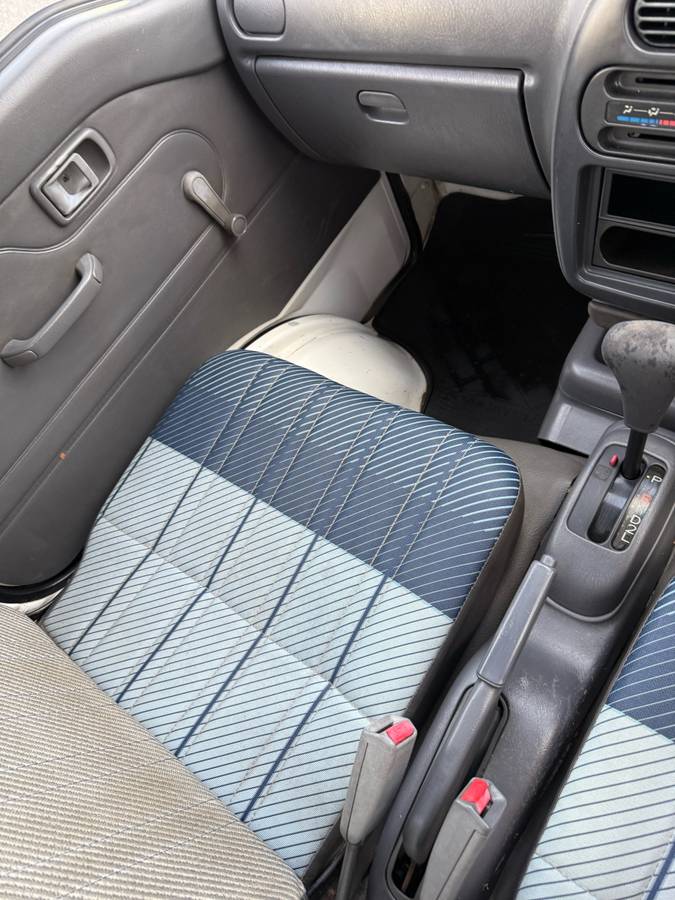 Daihatsu-hijet-1995-white-5