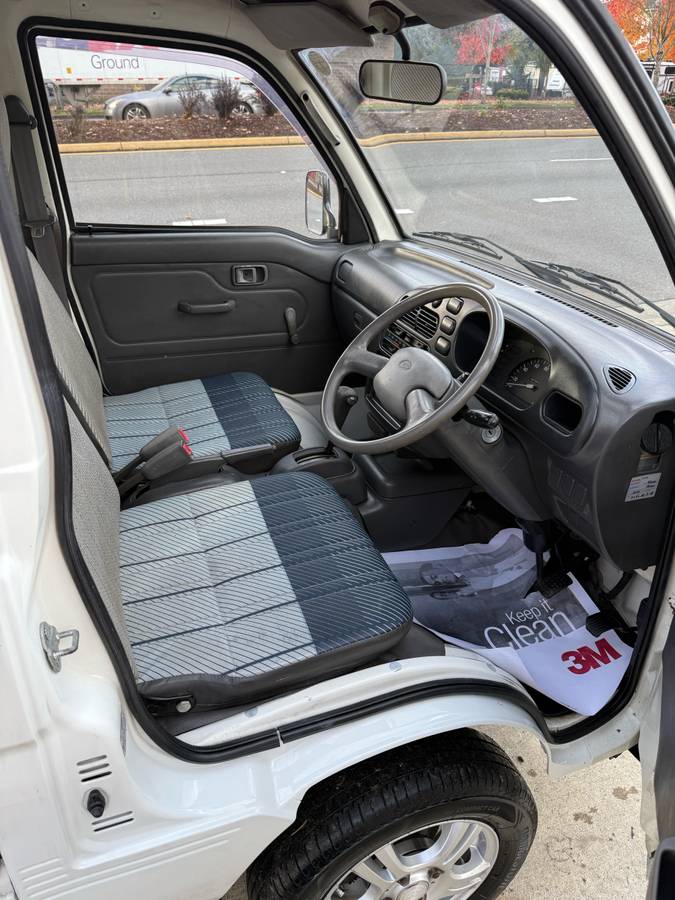 Daihatsu-hijet-1995-white-7