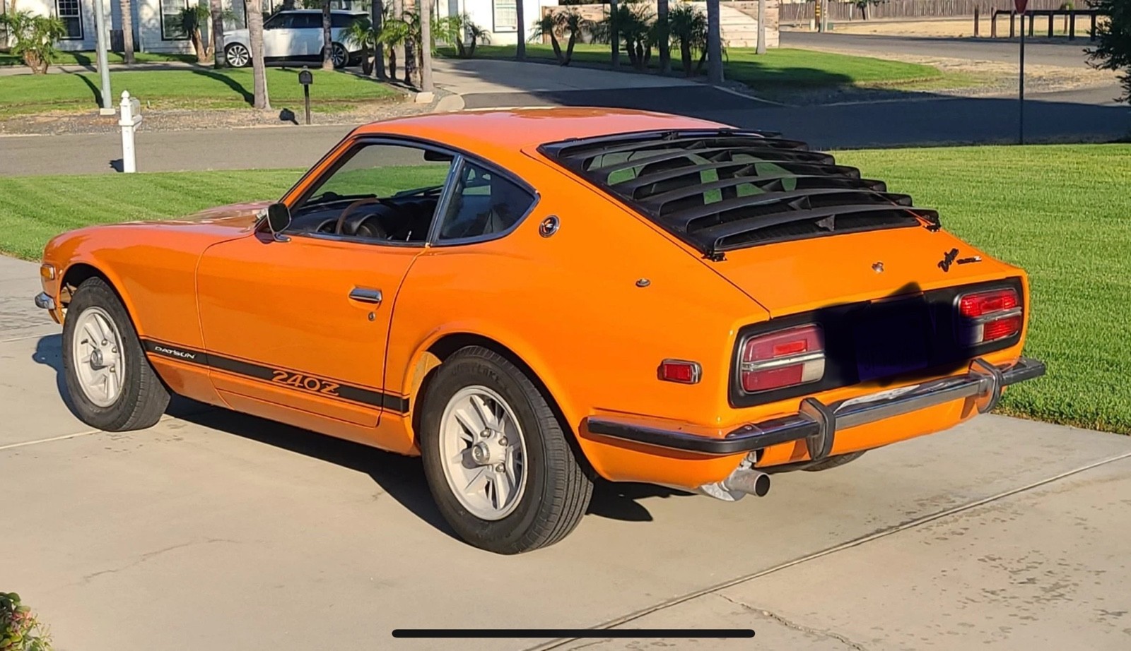 Datsun-240Z-1972-3