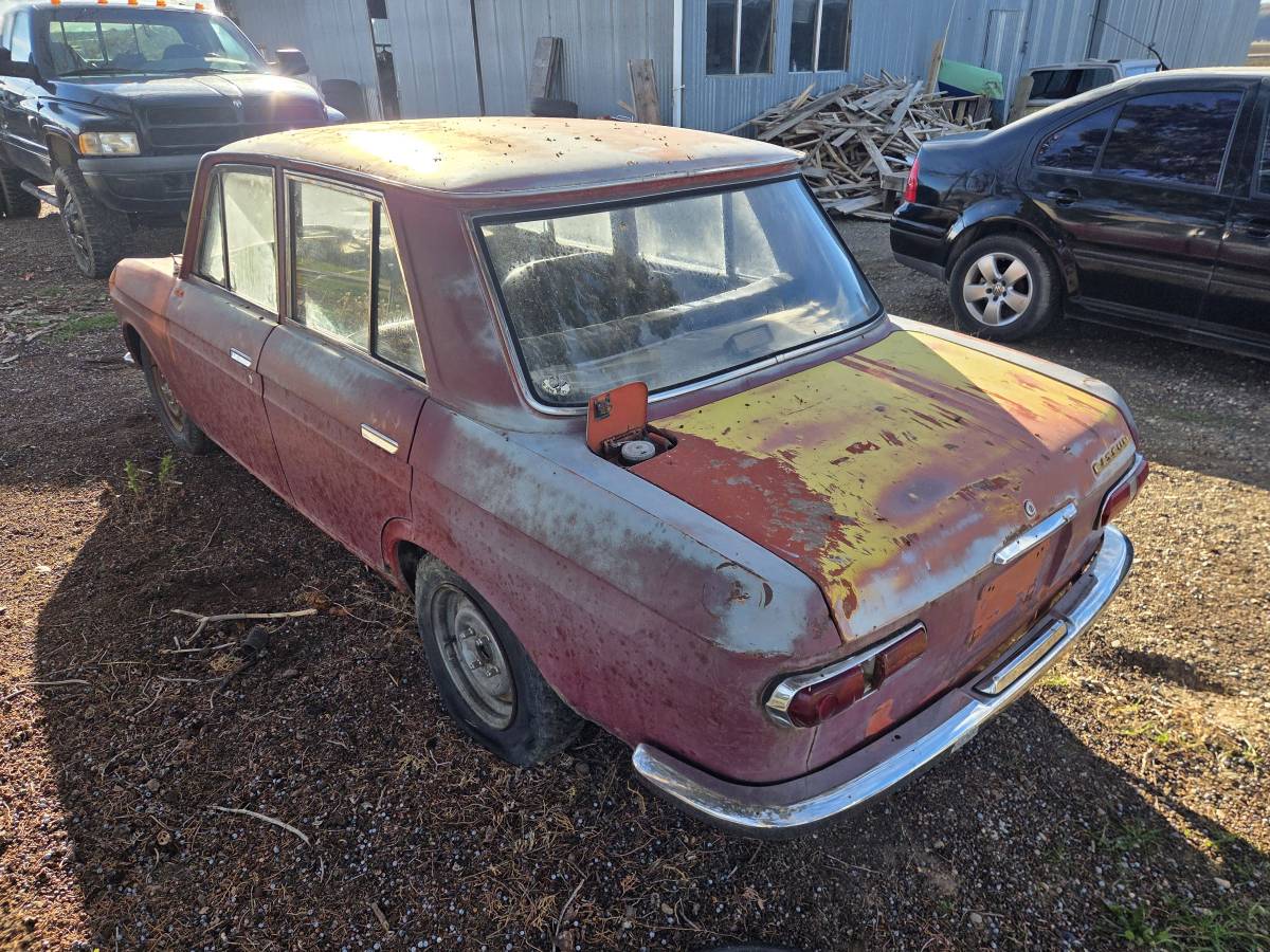 Datsun-411-1967-red-2