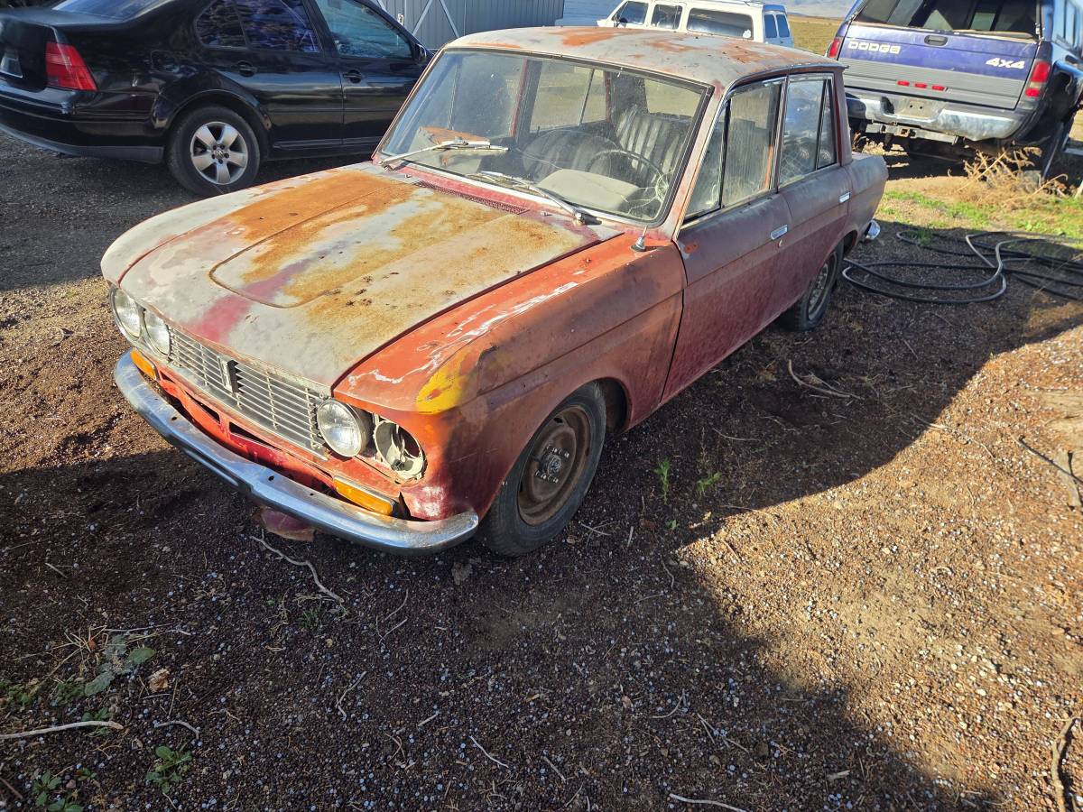 Datsun-411-1967-red