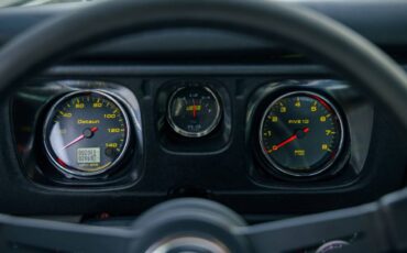 Datsun-510-1972-grey-11