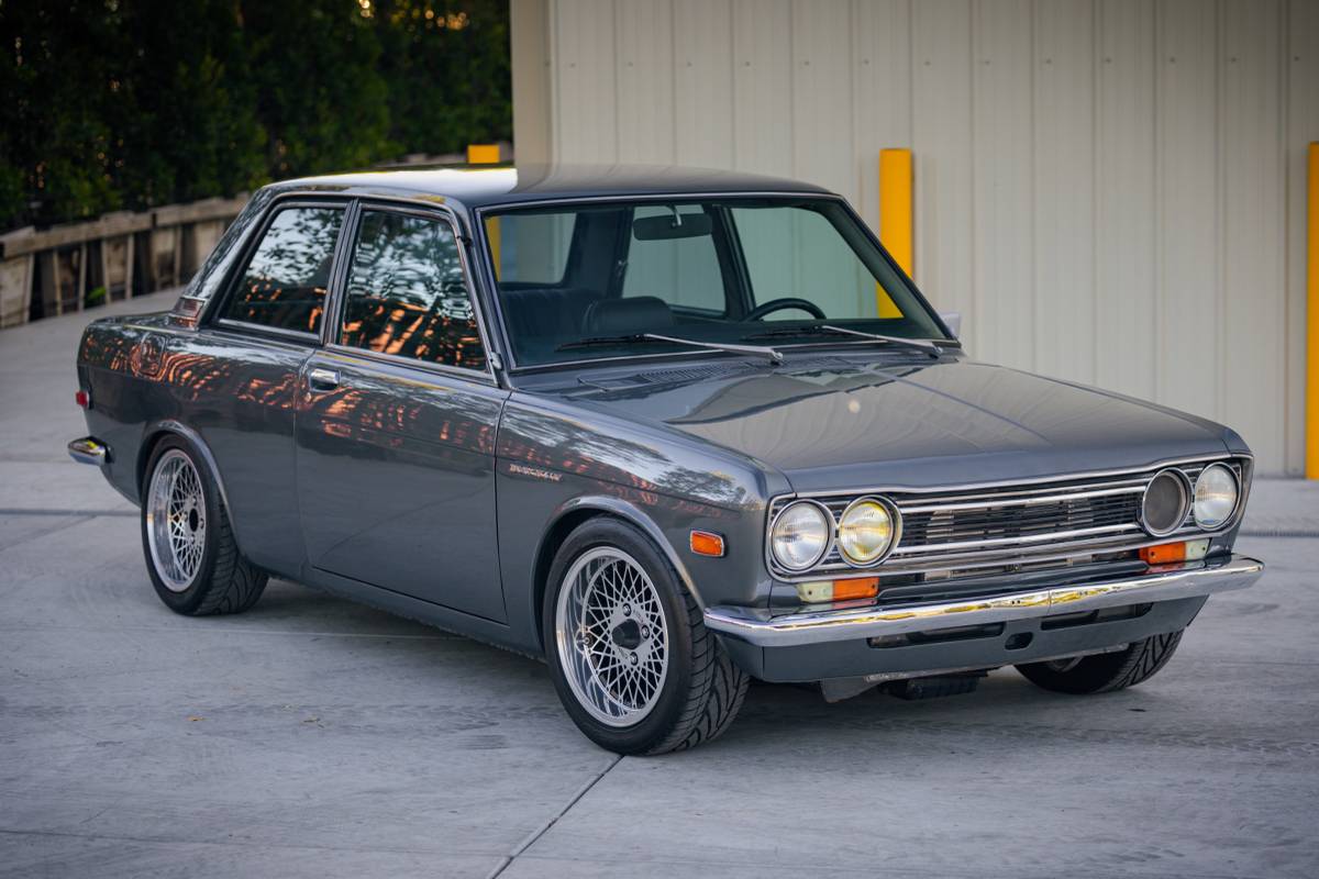 Datsun-510-1972-grey-13