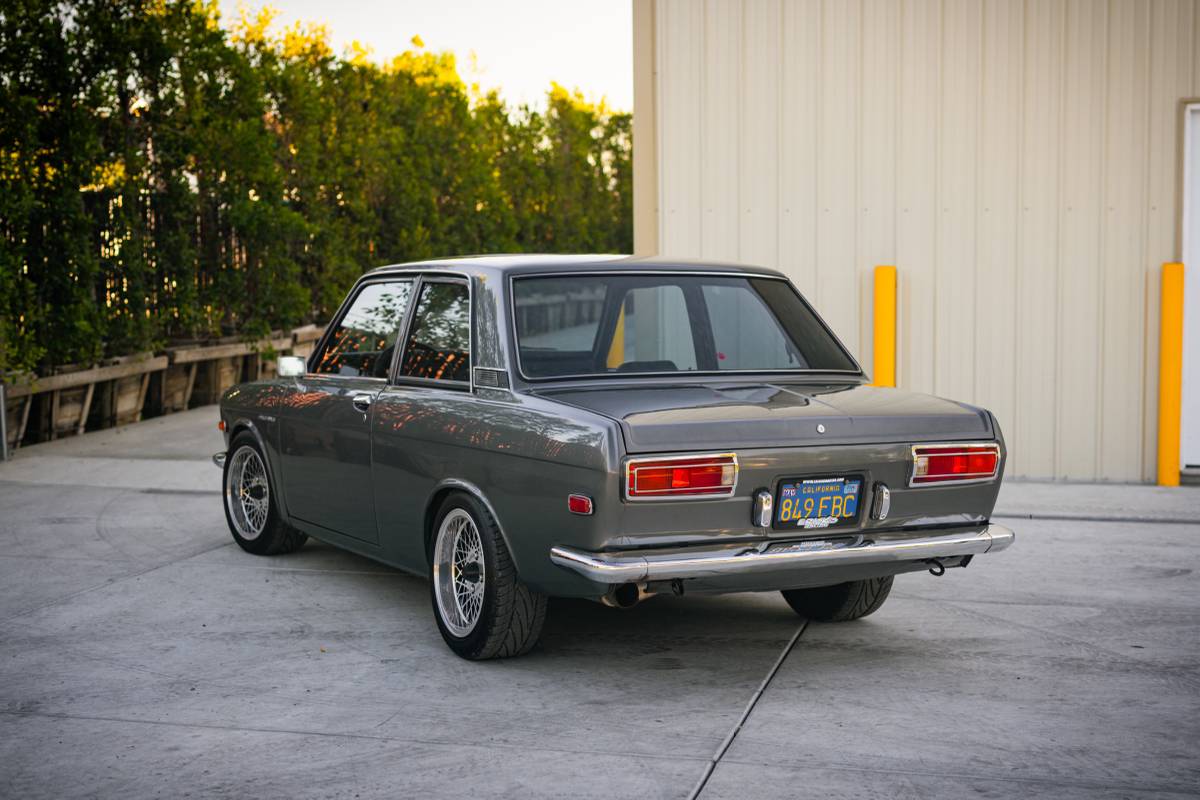 Datsun-510-1972-grey-15