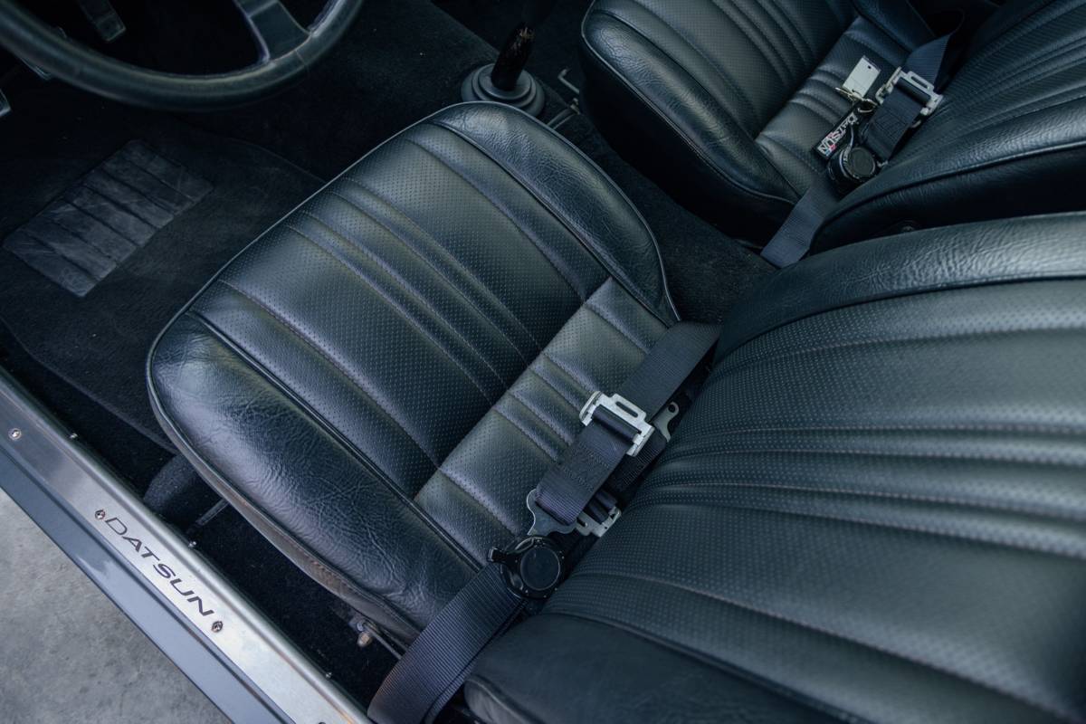 Datsun-510-1972-grey-18