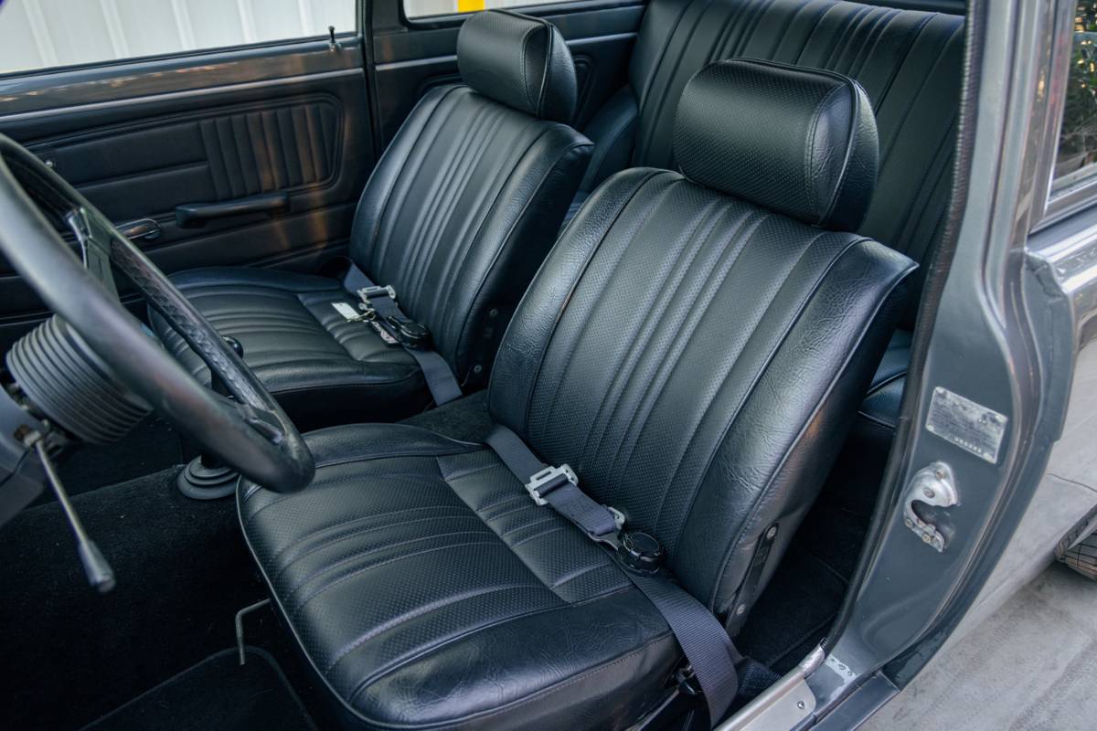 Datsun-510-1972-grey-2