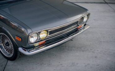 Datsun-510-1972-grey-4