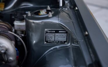 Datsun-510-1972-grey-9