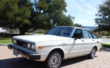 Datsun-510-hatchback-1980-white-10