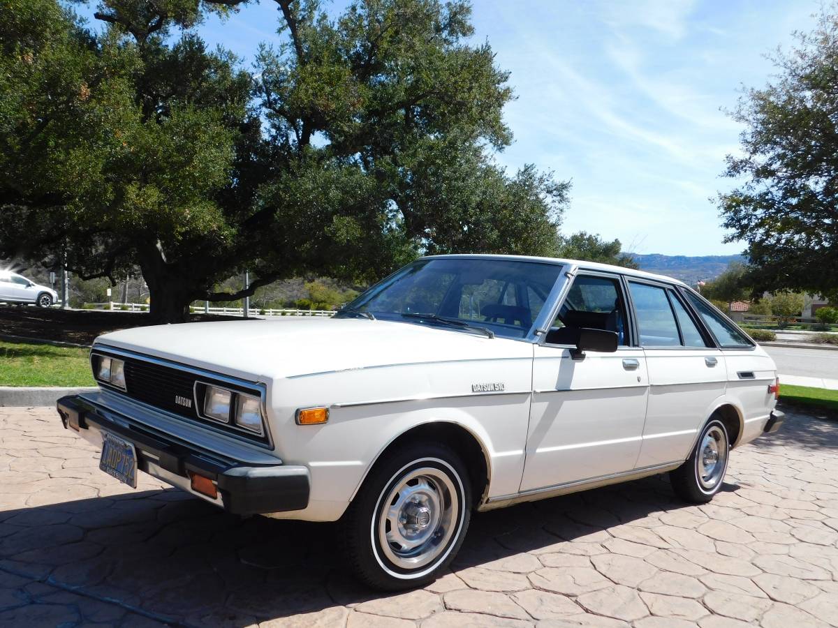 Datsun-510-hatchback-1980-white-10