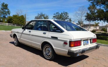 Datsun-510-hatchback-1980-white-11