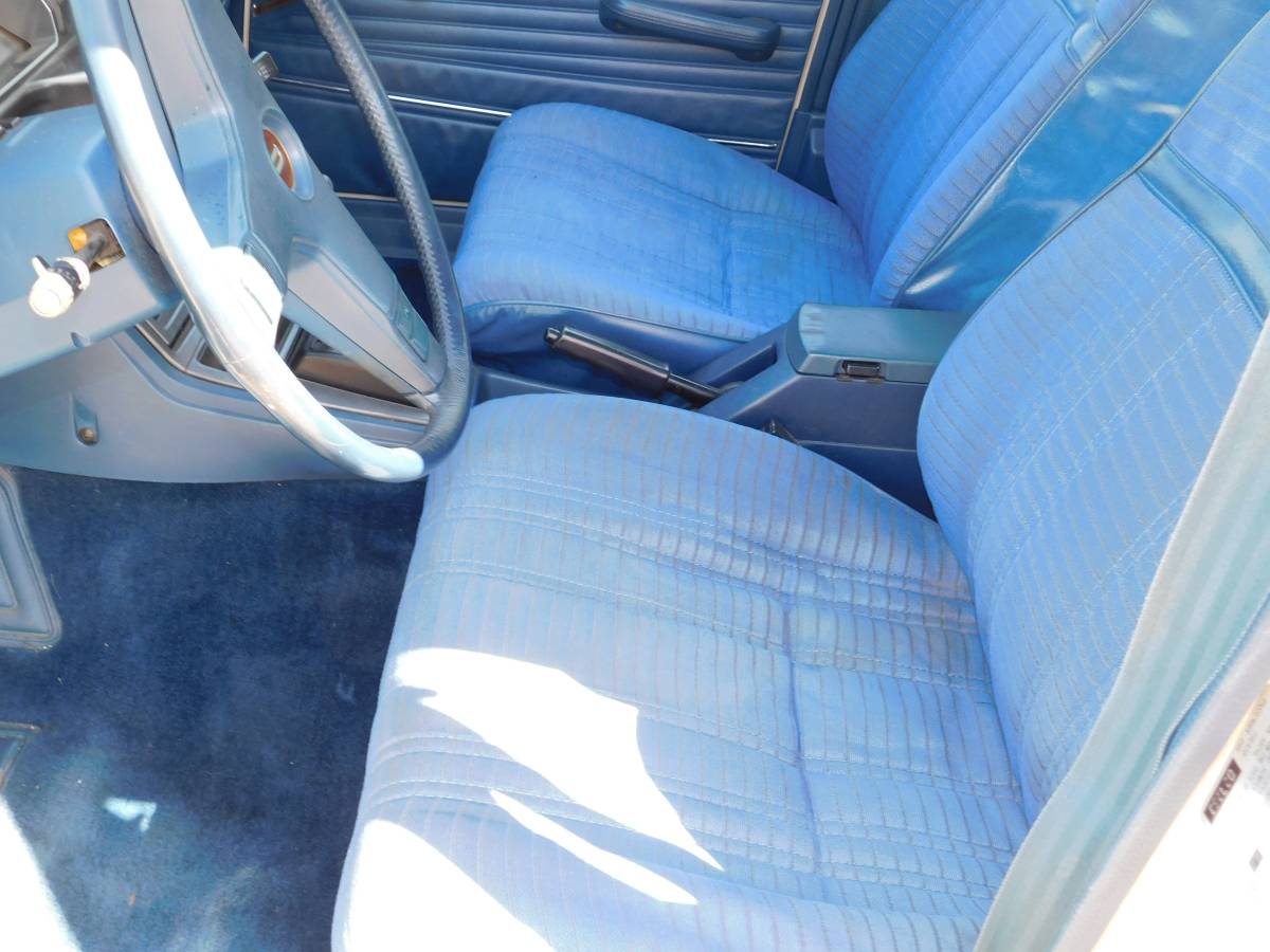 Datsun-510-hatchback-1980-white-13