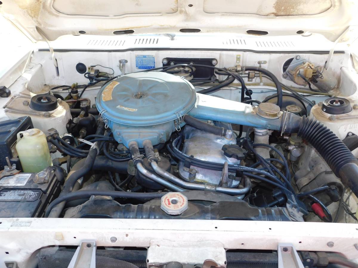 Datsun-510-hatchback-1980-white-14