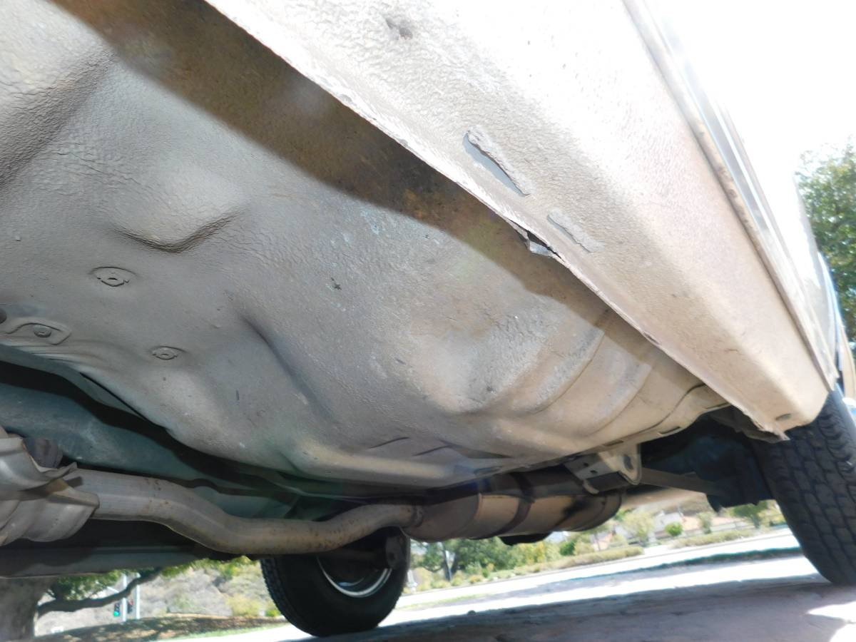 Datsun-510-hatchback-1980-white-15