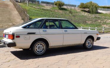 Datsun-510-hatchback-1980-white-2