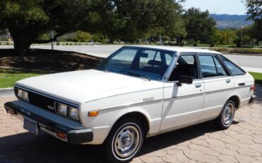 Datsun-510-hatchback-1980-white