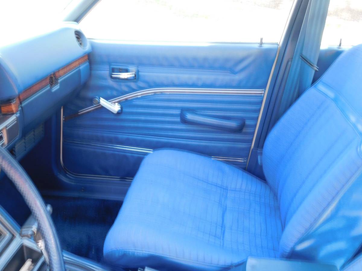 Datsun-510-hatchback-1980-white-6