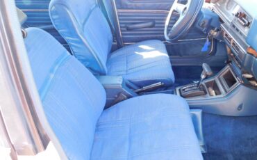 Datsun-510-hatchback-1980-white-7