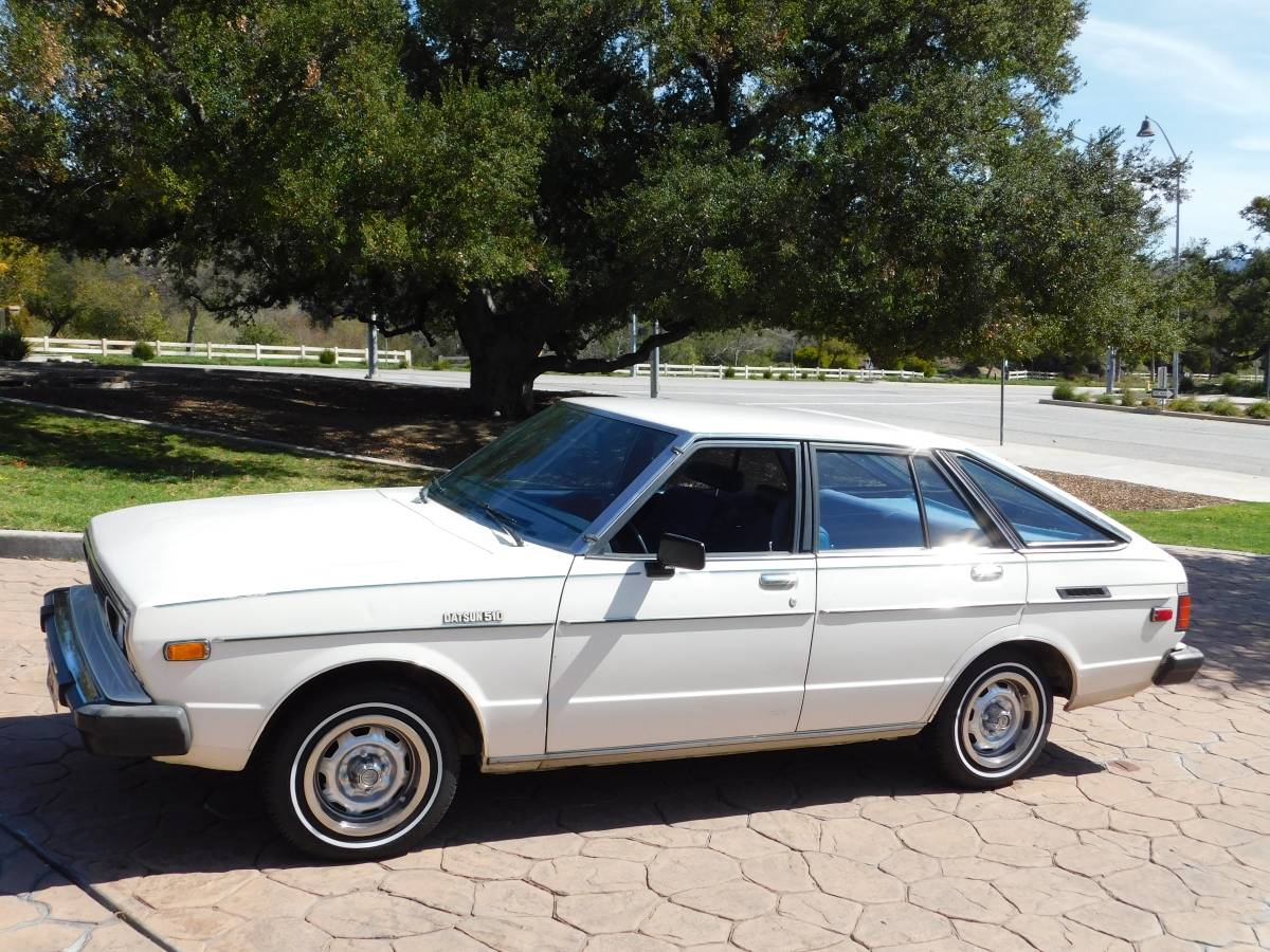 Datsun-510-hatchback-1980-white-9