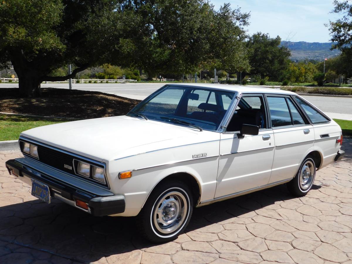 Datsun-510-hatchback-1980-white