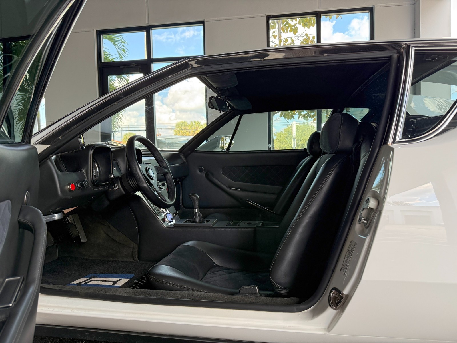 De-Tomaso-Pantera-1972-Coupe-18