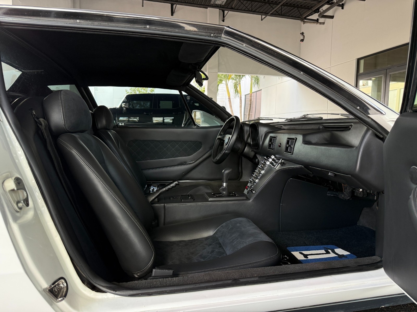 De-Tomaso-Pantera-1972-Coupe-27