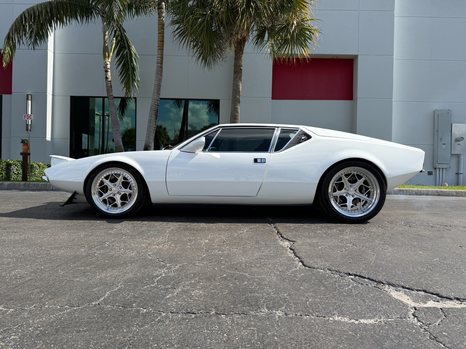 De-Tomaso-Pantera-1972-Coupe-9