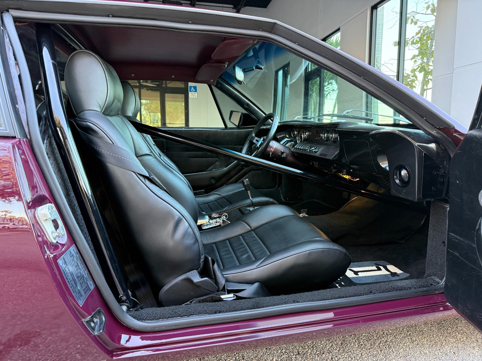 De-Tomaso-Pantera-1973-coupe-24