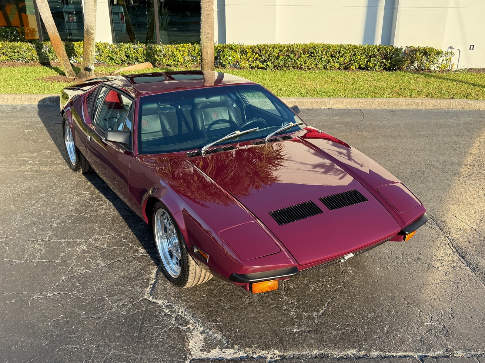 De-Tomaso-Pantera-1973-coupe-4