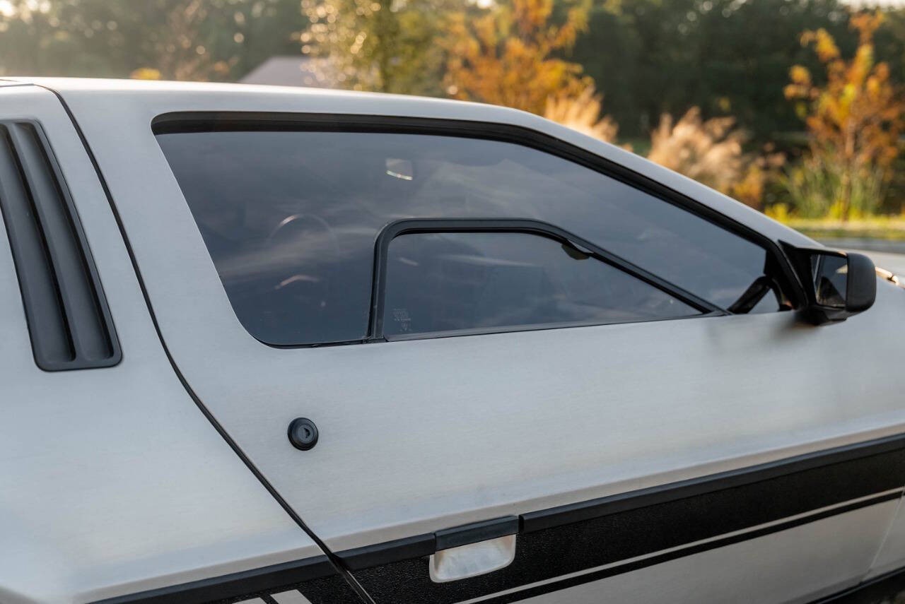 DeLorean-1981-Coupe-11