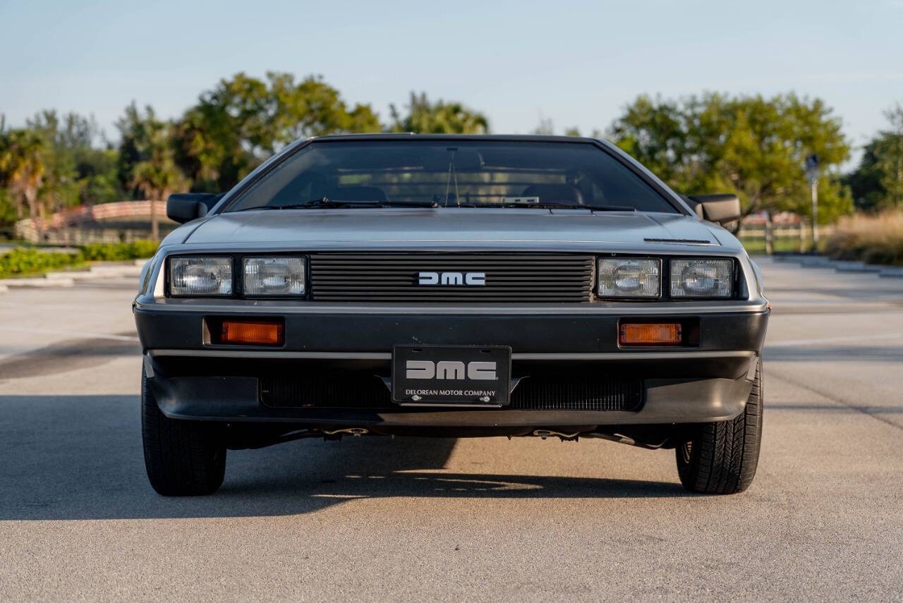 DeLorean-1981-Coupe-2