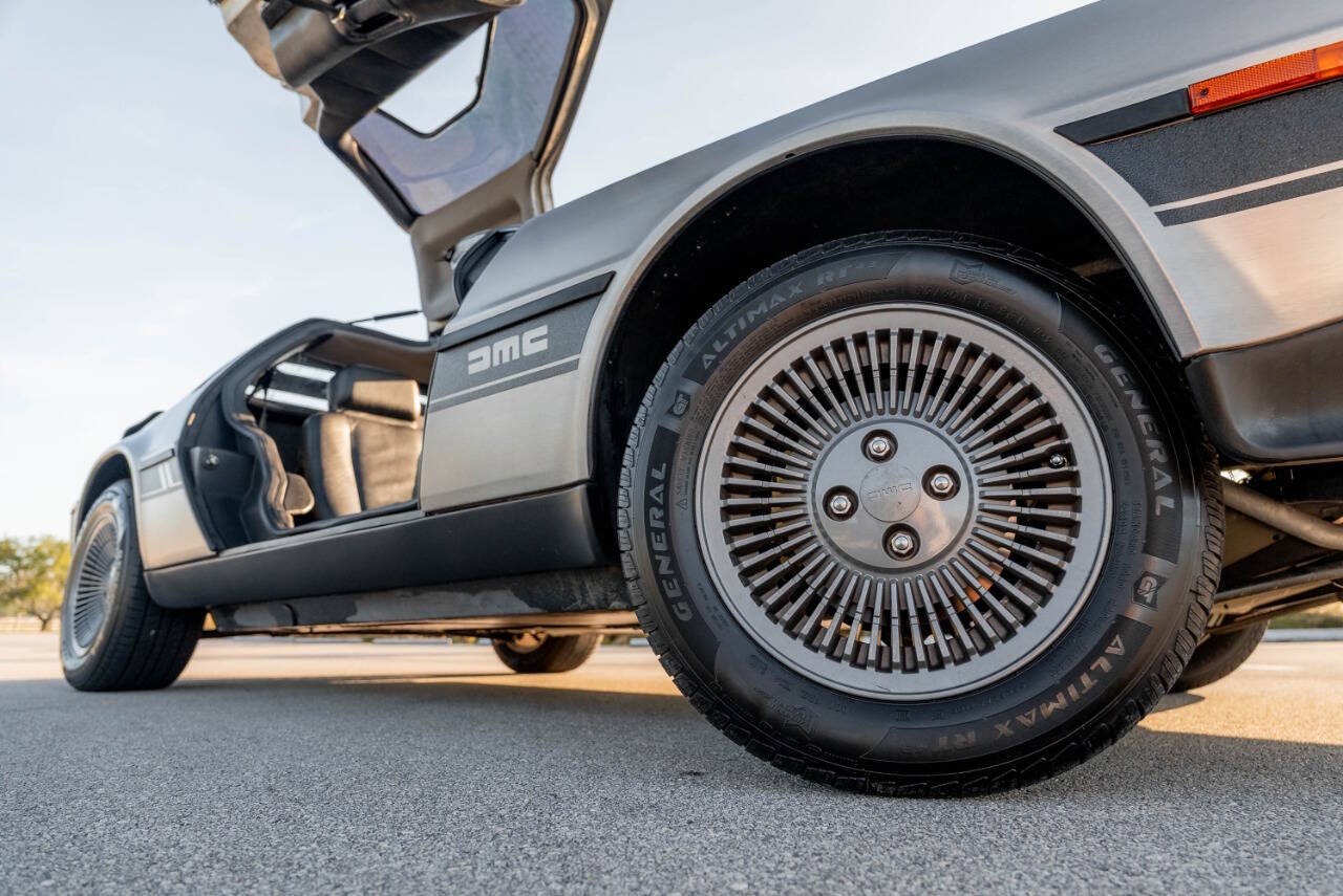 DeLorean-1981-Coupe-28