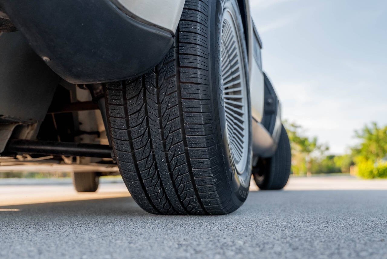 DeLorean-1981-Coupe-34