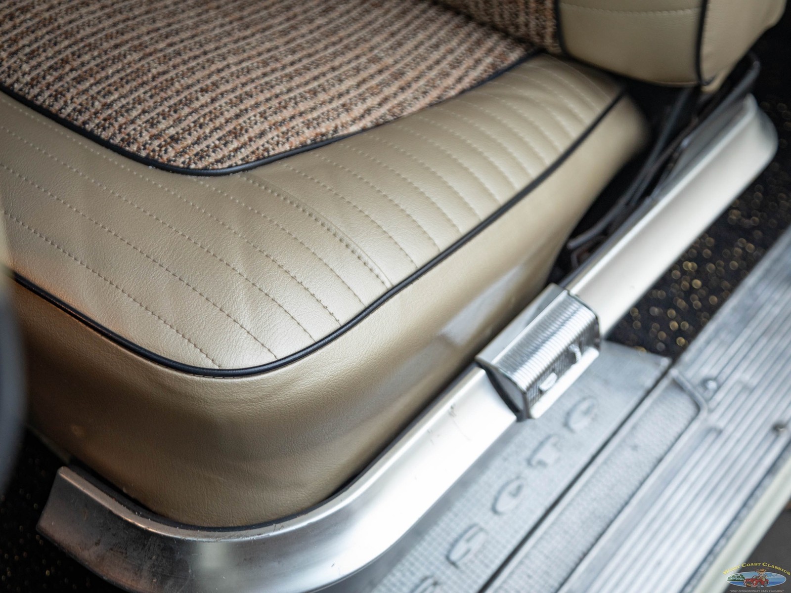 DeSoto-1956-2-Door-Hardtop-30