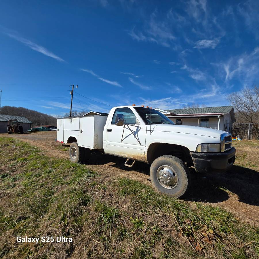 Dodge-3500-1996-white