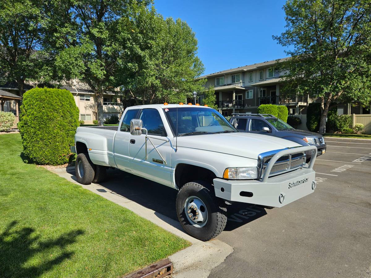 Dodge-3500-quadcab-dually-4x4-diesel-1996-white-1