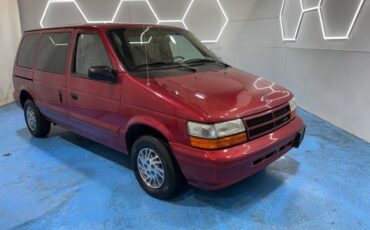 Dodge-Caravan-1995-Mini-Passenger-Van-10