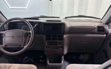 Dodge-Caravan-1995-Mini-Passenger-Van-15