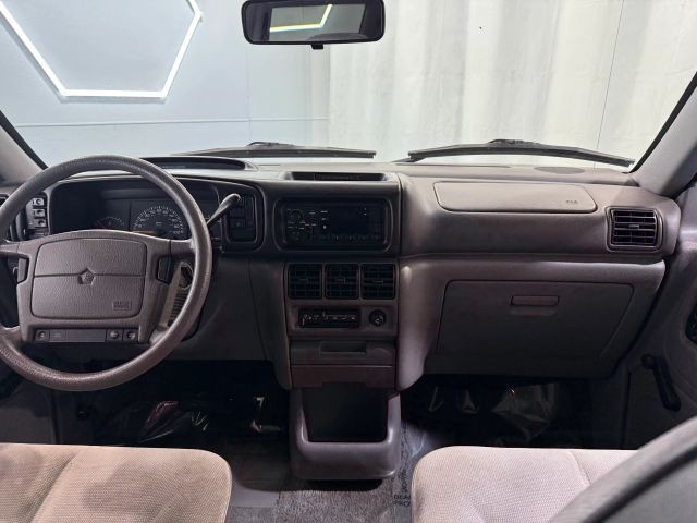 Dodge-Caravan-1995-Mini-Passenger-Van-15