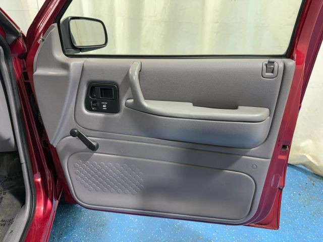 Dodge-Caravan-1995-Mini-Passenger-Van-18