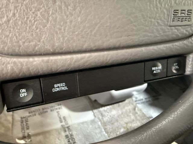 Dodge-Caravan-1995-Mini-Passenger-Van-32