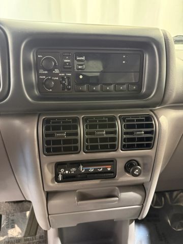 Dodge-Caravan-1995-Mini-Passenger-Van-33