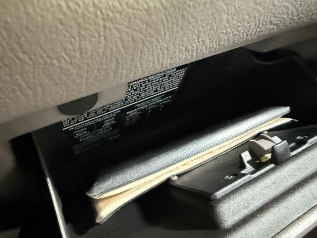 Dodge-Caravan-1995-Mini-Passenger-Van-35