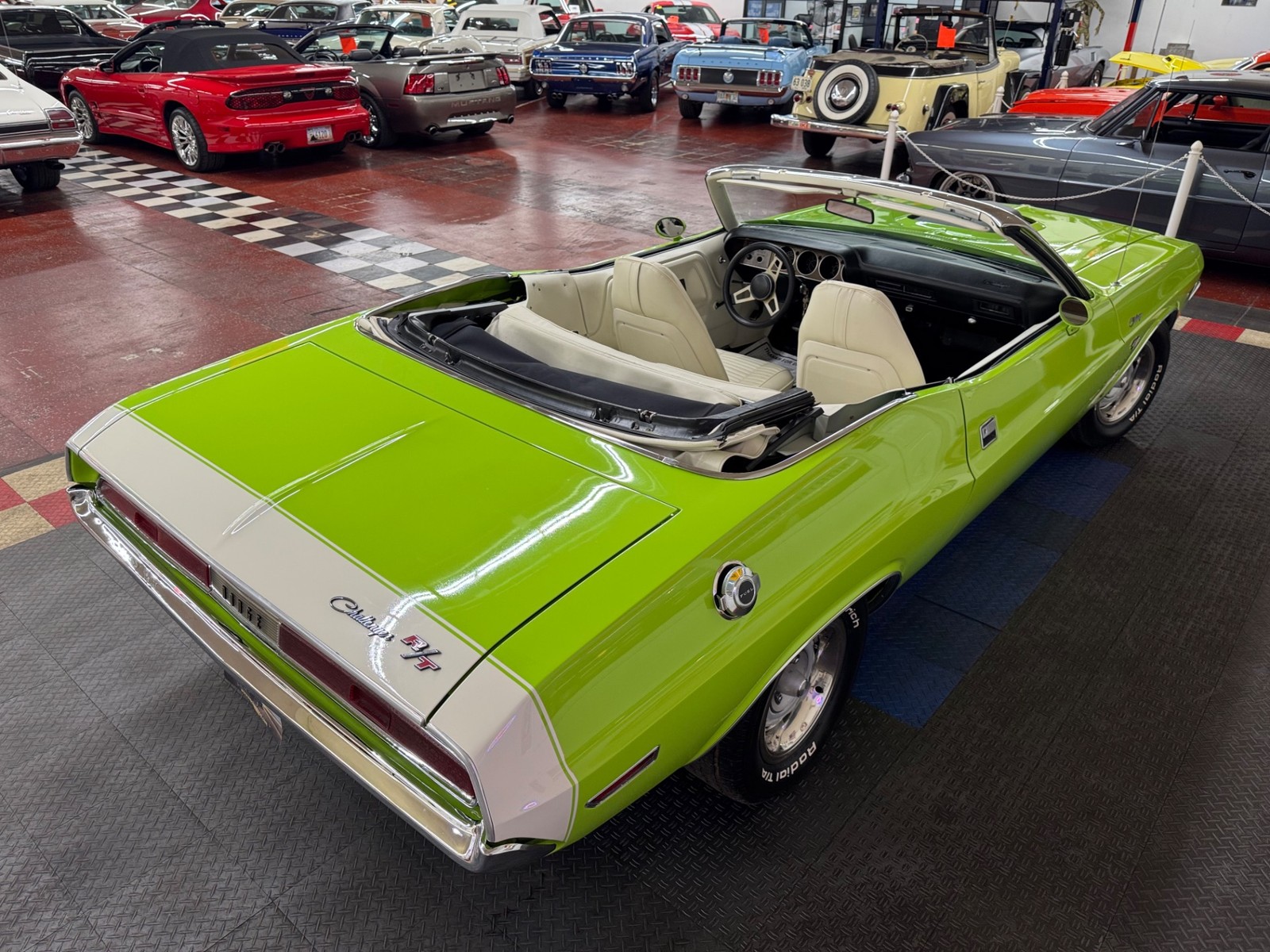 Dodge-Challenger-1970-13