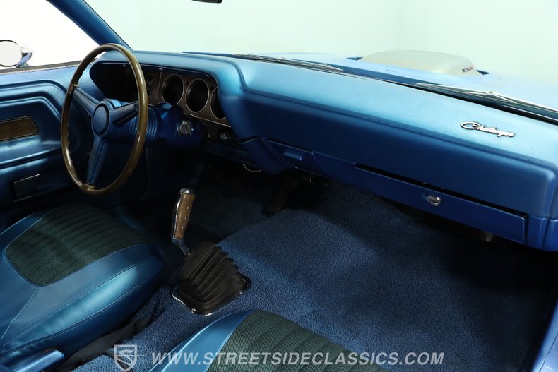 Dodge-Challenger-1970-Blue-Blue-45