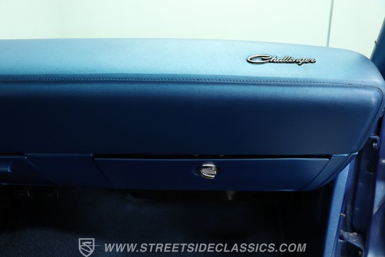 Dodge-Challenger-1970-Blue-Blue-47